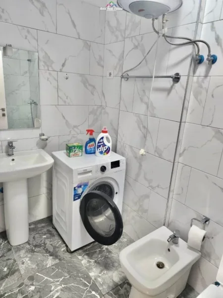 Tirane, jepet me qera apartament 2+1 Kati 2, 101 m² 650 € (rruga e dibres)