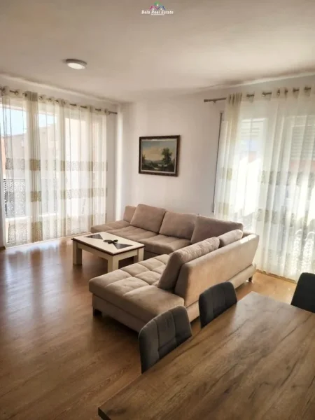 Tirane, jepet me qera apartament 2+1 Kati 2, 101 m² 650 € (rruga e dibres)