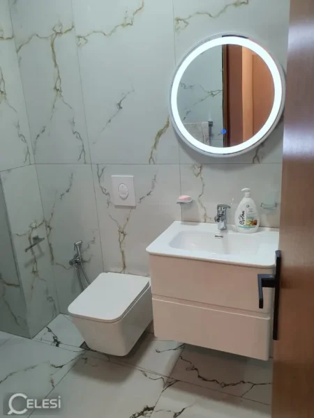 Tirane, jepet me qera apartament 1+1+Ballkon Kati 3, 60 m² 600 € (KODRA E DIELLIT)