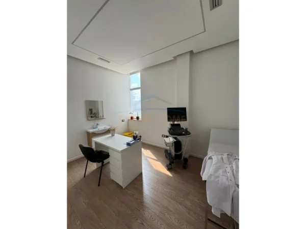 Tirane, jepet me qera ambjent biznesi Kati 1, 370 m² 4.000 € (Astir , Prane Rotondos)