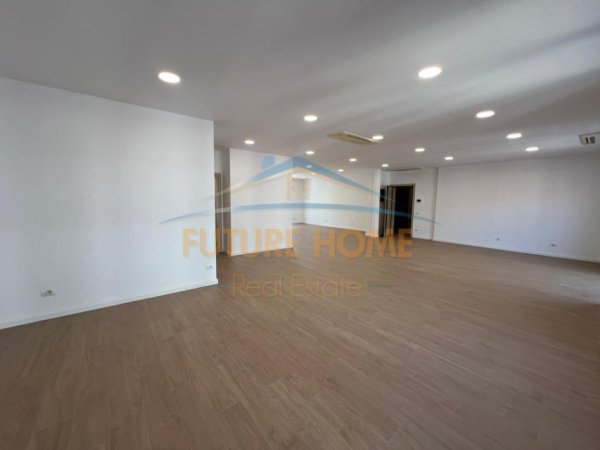 Tirane, jepet me qera zyre Kati 6, 187 m² 2.700 € (HILTON GARDEN INN , Gjergj Fishta)