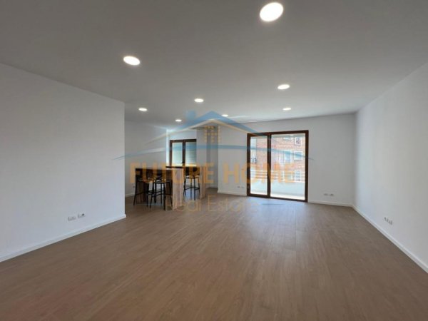 Tirane, jepet me qera zyre Kati 6, 187 m² 2.700 € (HILTON GARDEN INN , Gjergj Fishta)