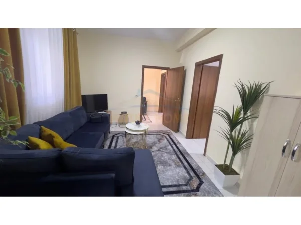 Tirane, jepet me qera apartament 2+1 Kati 1, 72 m² 600 € (Vasil Shanto)