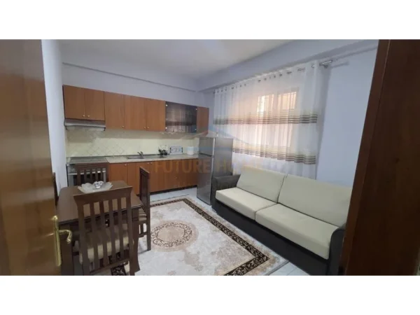Tirane, jepet me qera apartament 2+1 Kati 1, 72 m² 600 € (Vasil Shanto)