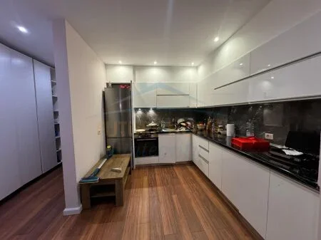 Tirane, shitet apartament 2+1 Kati 3, 73 m² 203.000 € (Selvia)