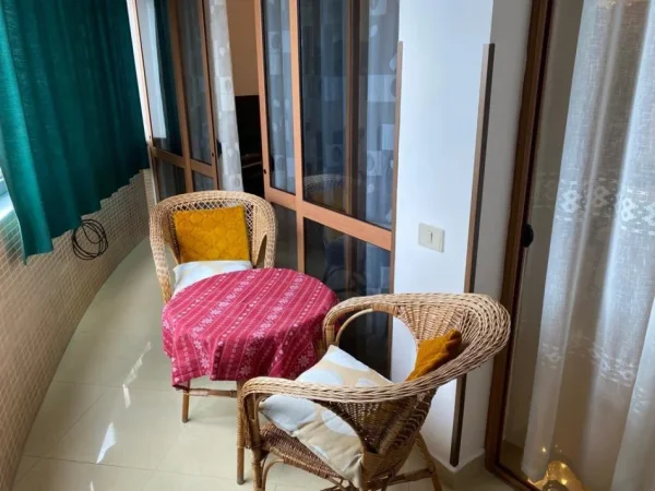 Tirane, jepet me qera apartament 2+1 Kati 8, 120 m² 900 € (Manhatan Bllok)