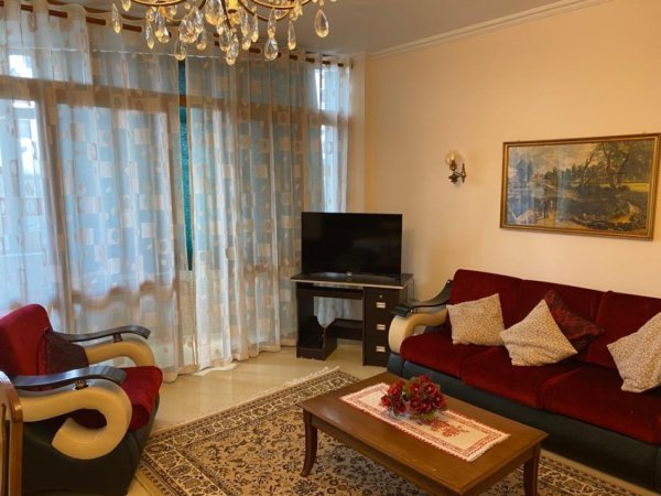 Tirane, jepet me qera apartament 2+1 Kati 8, 120 m² 900 € (Manhatan Bllok)