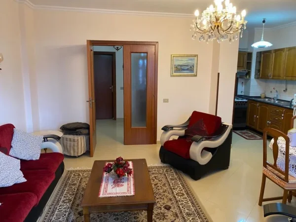 Tirane, jepet me qera apartament 2+1 Kati 8, 120 m² 900 € (Manhatan Bllok)