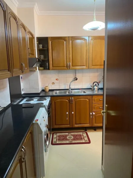 Tirane, jepet me qera apartament 2+1 Kati 8, 120 m² 900 € (Manhatan Bllok)