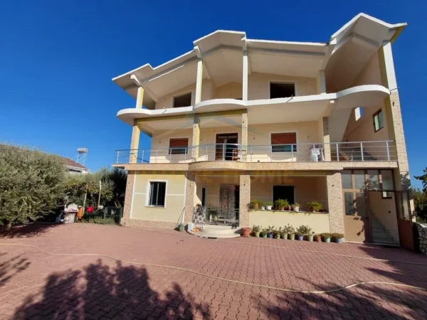 Tirane, shitet shtepi 5+1+Ballkon Kati 3, 504 m² 680.000 € (Kamez)