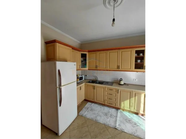 Tirane, shitet shtepi 5+1+Ballkon Kati 3, 504 m² 680.000 € (Kamez)