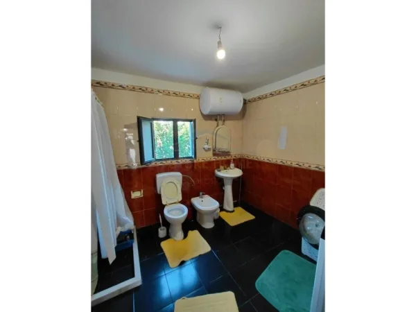 Tirane, shitet shtepi 5+1+Ballkon Kati 3, 504 m² 680.000 € (Kamez)