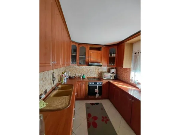 Tirane, shitet shtepi 5+1+Ballkon Kati 3, 504 m² 680.000 € (Kamez)