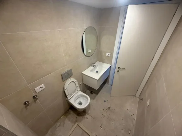 Tirane, jepet me qera apartament duplex 1+1 Kati 1, 60 m² 400 € (yzberisht)