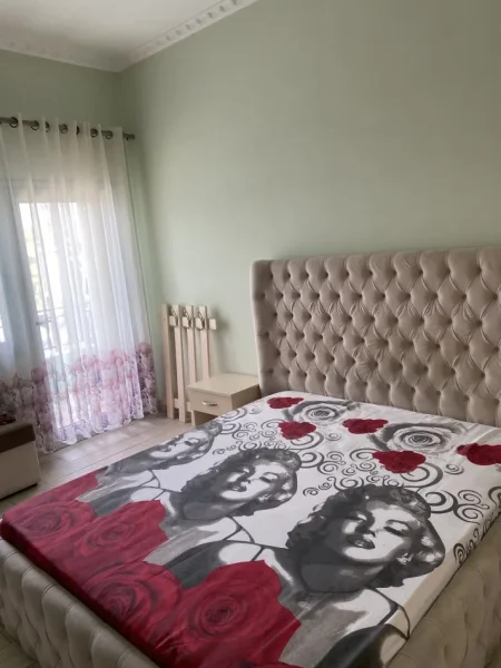 Tirane, jepet me qera apartament+verande | Penthouse 1+1+Ballkon Kati 2, 300 € (Rruga Myslym Keta,Kafja e Rremes)