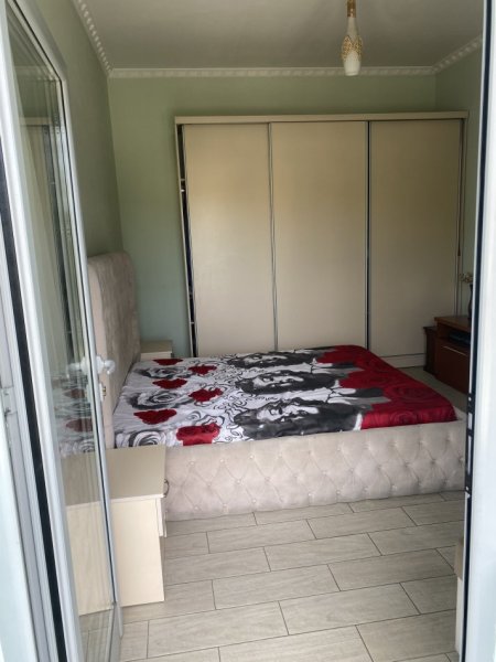 Tirane, jepet me qera apartament+verande | Penthouse 1+1+Ballkon Kati 2, 300 € (Rruga Myslym Keta,Kafja e Rremes)