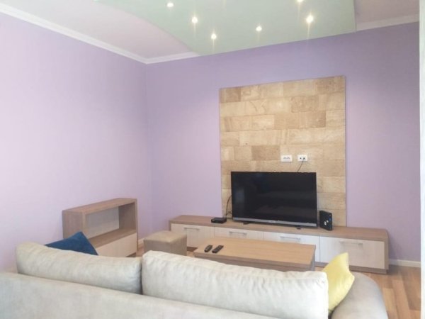 Tirane, jepet me qera apartament 1+1+Ballkon Kati 6, 76 m² 700 € (pazari i ri)