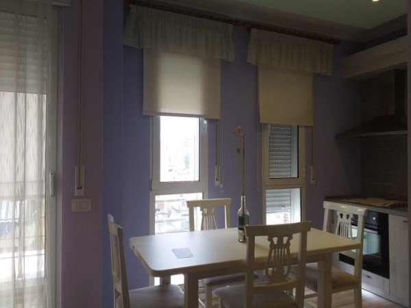 Tirane, jepet me qera apartament 1+1+Ballkon Kati 6, 76 m² 700 € (pazari i ri)