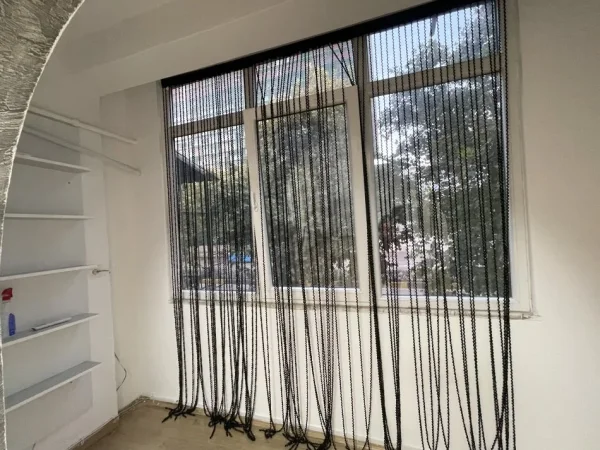 Perballe Square 21, jepet qera ambjent per biznes Kati 2, 70 m² 50.000