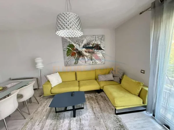 Tirane, jepet me qera apartament 2+1+Ballkon Kati 2, 82 m² 1.500 € (Liqeni Artificial)