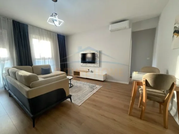 Tirane, jepet me qera apartament 1+1+Ballkon Kati 6, 68 m² 600 € (Don Bosko)