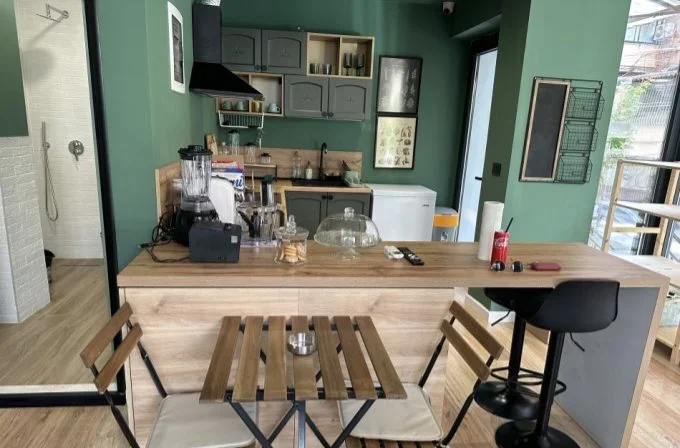 Tirane, jepet me qera ambjent biznesi , 45 m² 700 € (Tek Blloku, prane Someg)