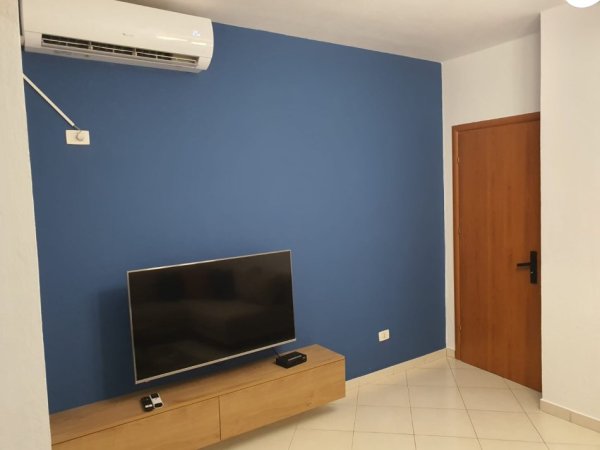Tirane, jepet me qera apartament 1+1+Ballkon Kati 3, 65 m² 600 € 