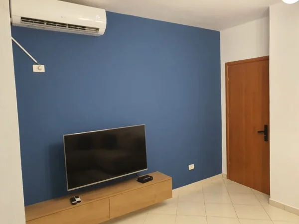 Tirane, jepet me qera apartament 1+1+Ballkon Kati 3, 65 m² 600 € 