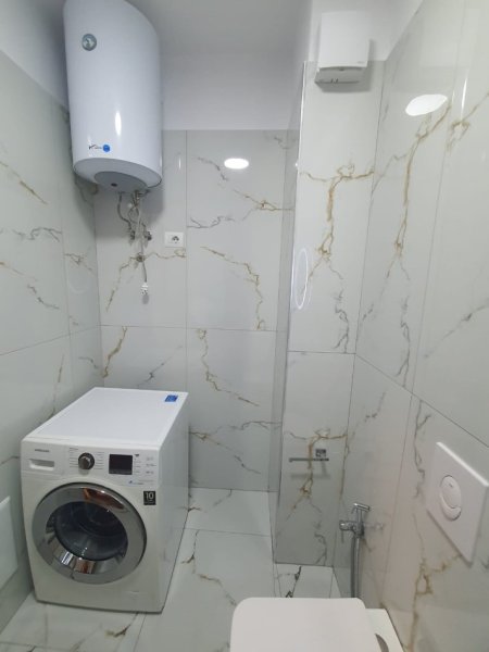Tirane, jepet me qera apartament 1+1+Ballkon Kati 3, 65 m² 600 € 