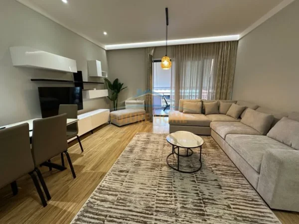 Tirane, jepet me qera apartament 2+1+Ballkon Kati 4, 114 m² 1.000 € (Kompleksi Delijorgji)