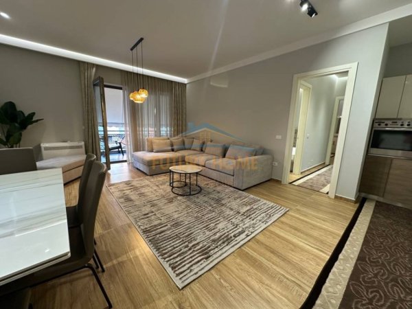 Tirane, jepet me qera apartament 2+1+Ballkon Kati 4, 114 m² 1.000 € (Kompleksi Delijorgji)