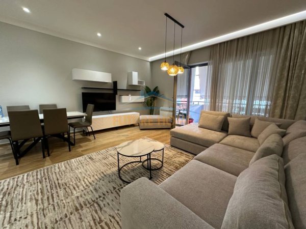 Tirane, jepet me qera apartament 2+1+Ballkon Kati 4, 114 m² 1.000 € (Kompleksi Delijorgji)