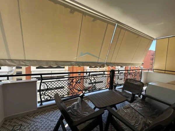 Tirane, jepet me qera apartament 2+1+Ballkon Kati 4, 114 m² 1.000 € (Kompleksi Delijorgji)