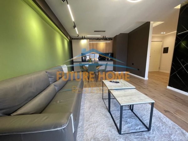 Tirane, jepet me qera apartament 2+1+Ballkon Kati 9, 110 m² 1.400 € (Kompleksi Dinamo)