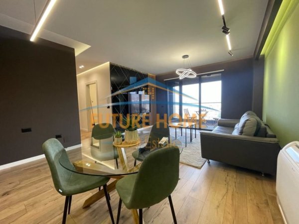 Tirane, jepet me qera apartament 2+1+Ballkon Kati 9, 110 m² 1.400 € (Kompleksi Dinamo)