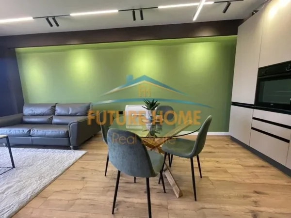 Tirane, jepet me qera apartament 2+1+Ballkon Kati 9, 110 m² 1.400 € (Kompleksi Dinamo)