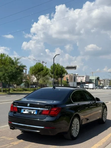 Tirane, shes makine BMW Nafte, e zeze automatik Klima 200 km 12.500 €