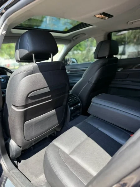 Tirane, shes makine BMW Nafte, e zeze automatik Klima 200 km 12.500 €