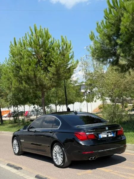Tirane, shes makine BMW Nafte, e zeze automatik Klima 200 km 12.500 €