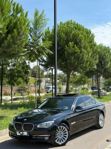 Tirane, shes makine BMW Nafte, e zeze automatik Klima 200 km 12.500 €