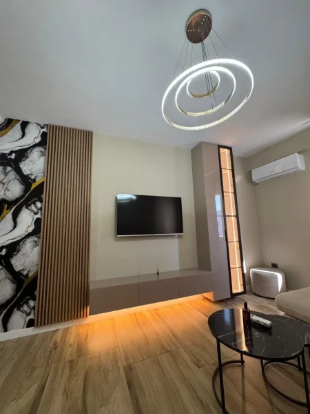 Tirane, jepet me qera apartament 1+1+Ballkon Kati 7, 70 m² 600 € (rruga e Kavajes)