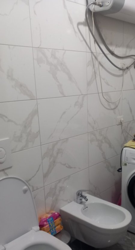 Durres, jepet me qera apartament 1+1+Ballkon , 70 m² 400 € (Yzberisht)
