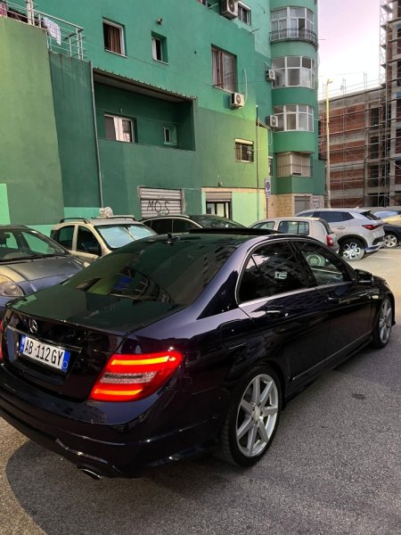Tirane, shes makine mercedez benz c clase Benzin+Gaz, blu e errët automatik Kondicioner 285.000 km 8.700 €