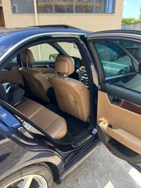 Tirane, shes makine mercedez benz c clase Benzin+Gaz, blu e errët automatik Kondicioner 285.000 km 8.700 €