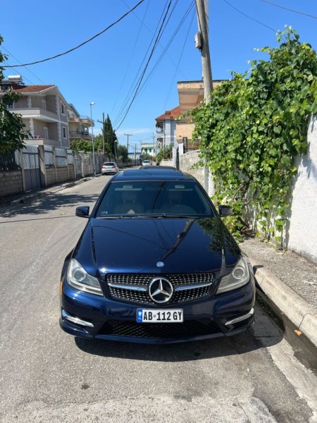 Tirane, shes makine mercedez benz c clase Benzin+Gaz, blu e errët automatik Kondicioner 285.000 km 8.700 €