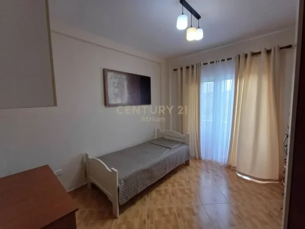 Tirane, jepet me qera apartament 2+1+Aneks+Ballkon Kati 4, 76 m² 600 € (Brryli)