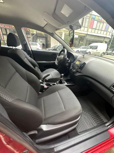 Tirane, shitet makine Hyndai i30 Nafte, vishnje manuale Kondicioner 188.000 km 5.000 €