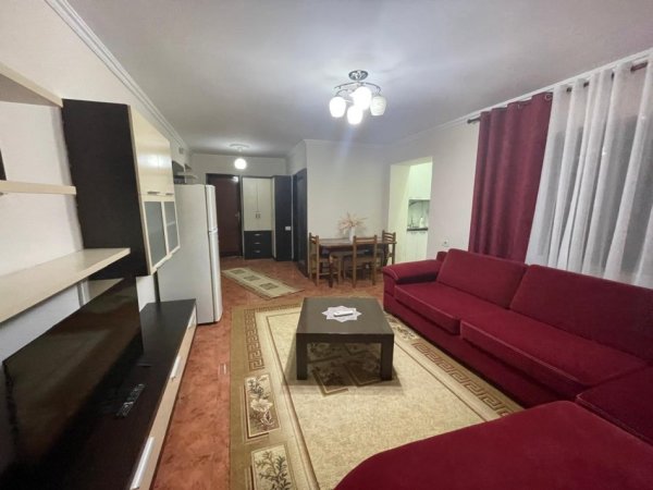 Tirane, jepet me qera apartament 1+1 Kati 1, 65 m² 450 € (Xhamllik)