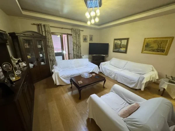 Tirane, shitet apartament 3+1+Aneks+Ballkon Kati 7, 140 m² 240.000 € 