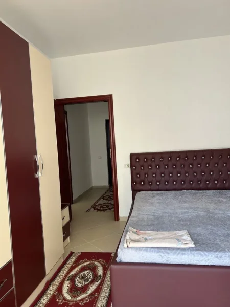 Tirane, jepet me qera 1+1 Kati 7, 400 € (Mbrapa bar artistit)